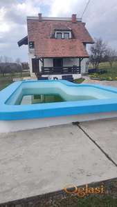 Vikendica sa bazenom